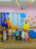 Праздник осени в младшей группе. Праздник осени в младшей группе.