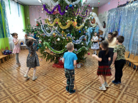 Прощание с ёлочкой. Прощание с ёлочкой.